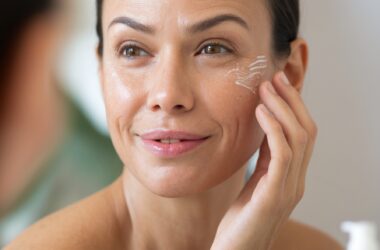 Desvendando o Retinol: Como Usar Este Poderoso Ativo na Sua Rotina Diária