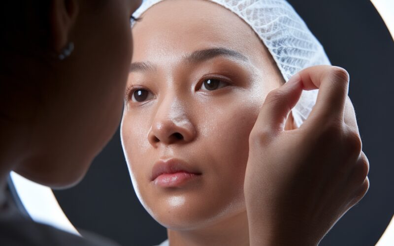 Rotina Noturna: 5 Passos Essenciais Para Reparar Sua Pele Enquanto Dorme